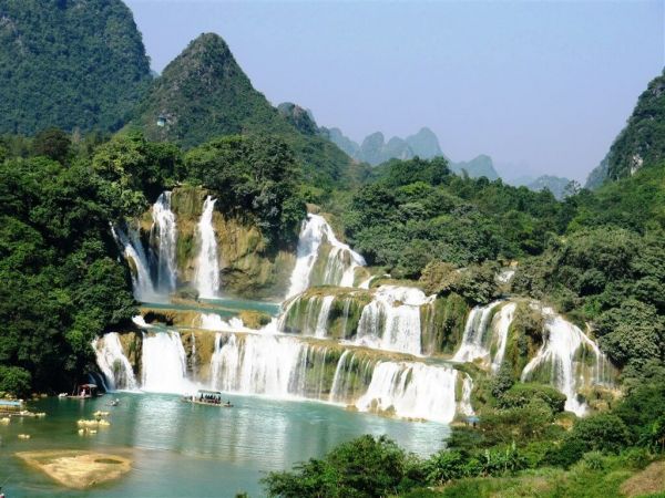 Vé máy bay đi Pleiku giá rẻ chỉ từ 99.000 đồng/vé sẽ là hành trình vô cùng thú vị và hấp dẫn tới miền đất Tây Nguyên với nhiều thắng cảnh đẹp nhất của Việt Nam. 